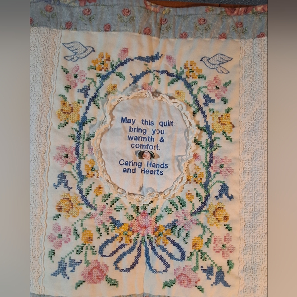 Handmade Patchwork Quilt with Floral Patterns - Picture 2 of 14